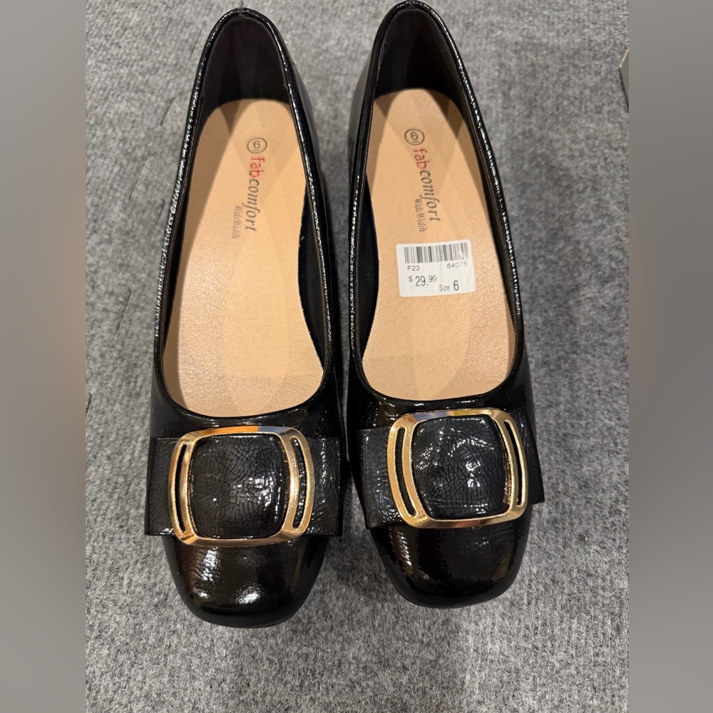 Beautiful shoes for women size 6 NEW